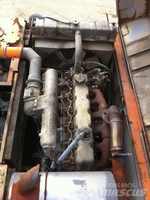 Hitachi UH 103 حفارات زحافة