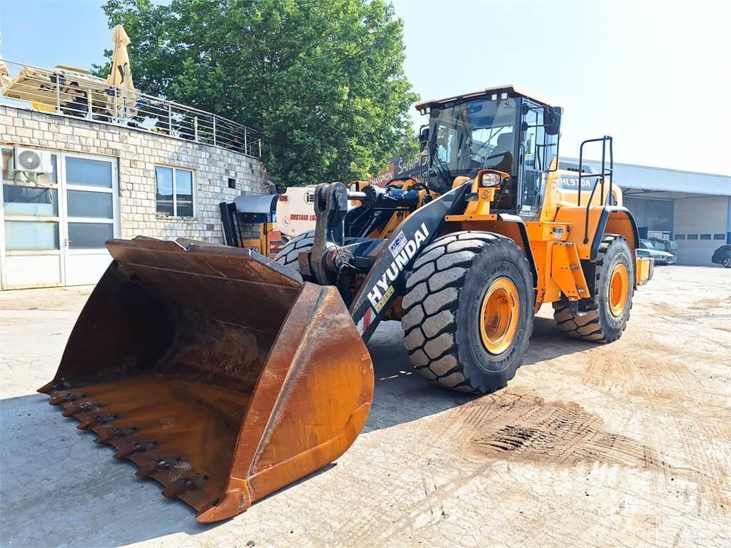 Hyundai HL970A لوادر بعجل