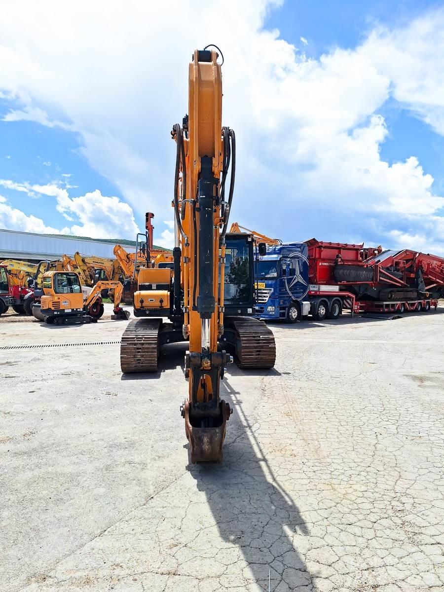 Hyundai HX220L حفارات زحافة
