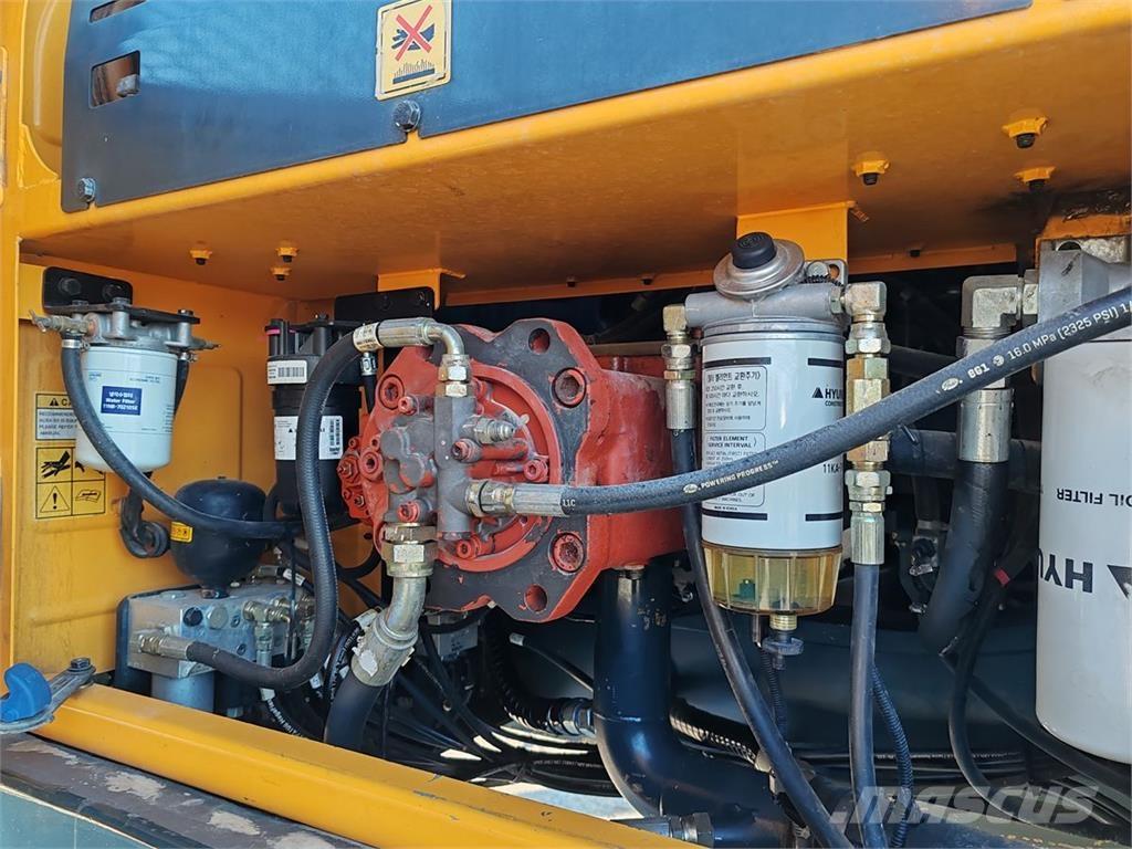 Hyundai HX330L حفارات زحافة