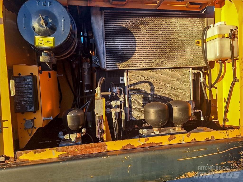 Hyundai R170W-7A حفارات بعجل