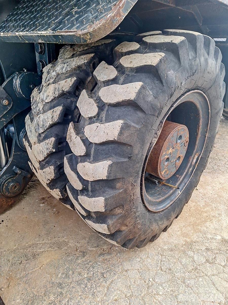 Hyundai R210W-9 حفارات بعجل