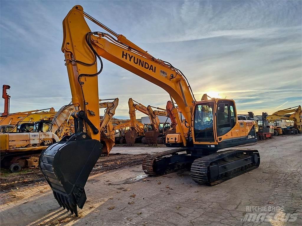 Hyundai R220LC-9S حفارات زحافة