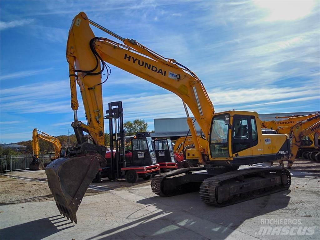 Hyundai R250LC-7 حفارات زحافة