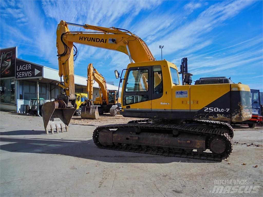 Hyundai R250LC-7 حفارات زحافة