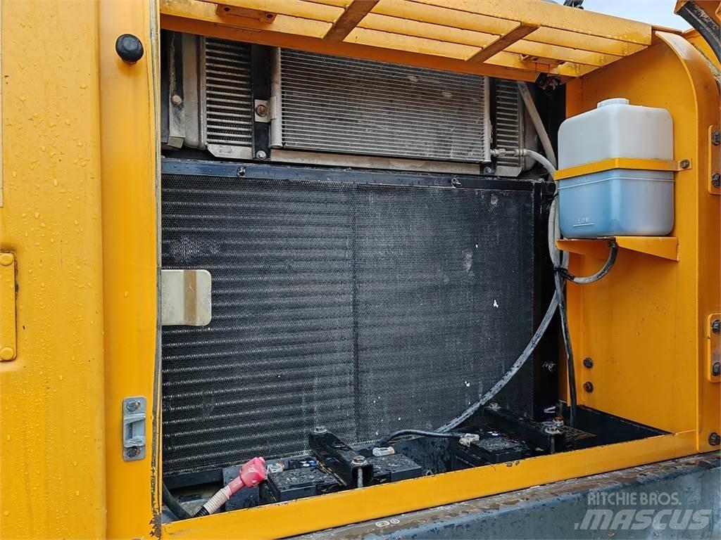 Hyundai R250NLC-7A حفارات زحافة