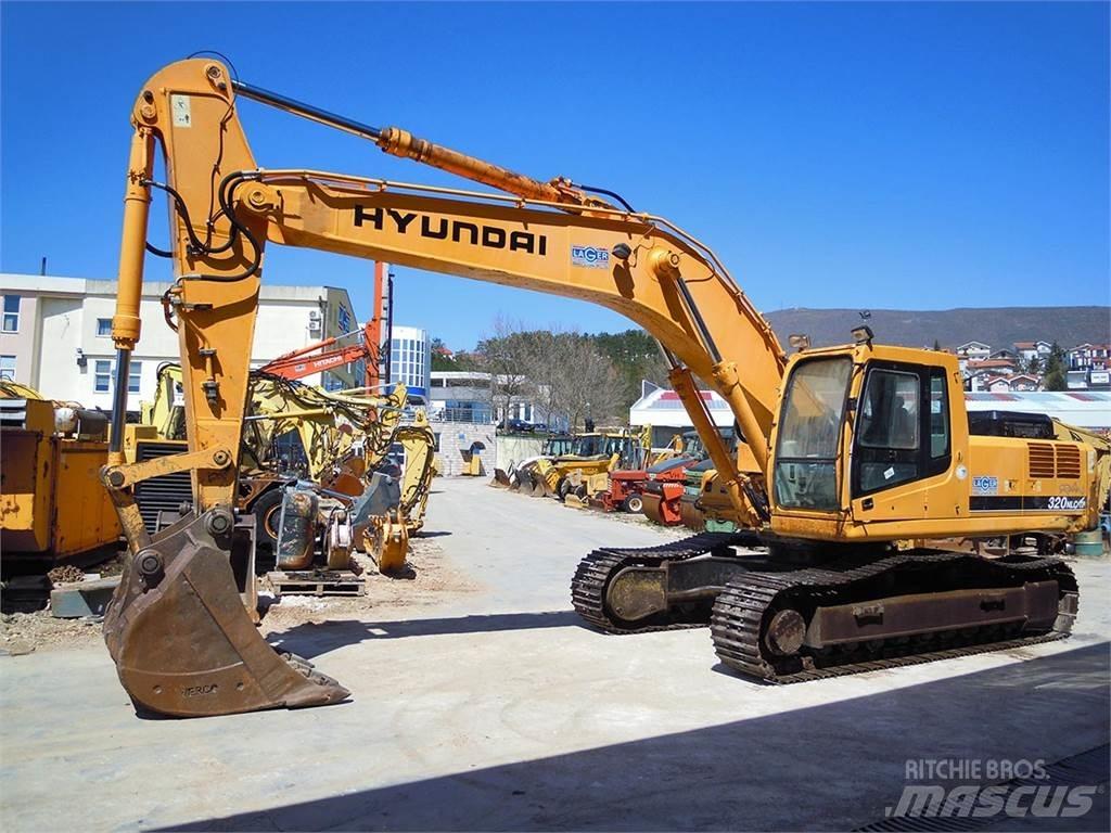 Hyundai R320NLC-7A حفارات زحافة