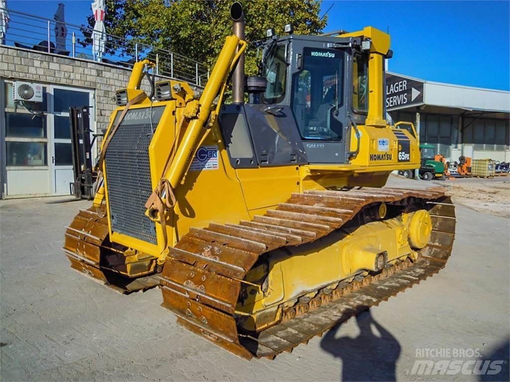 Komatsu D65PX-15EO بلدوزرات مجنزرة