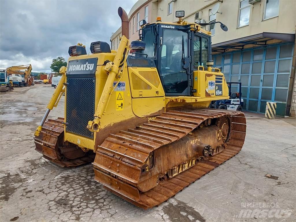 Komatsu D65PX-17 بلدوزرات مجنزرة