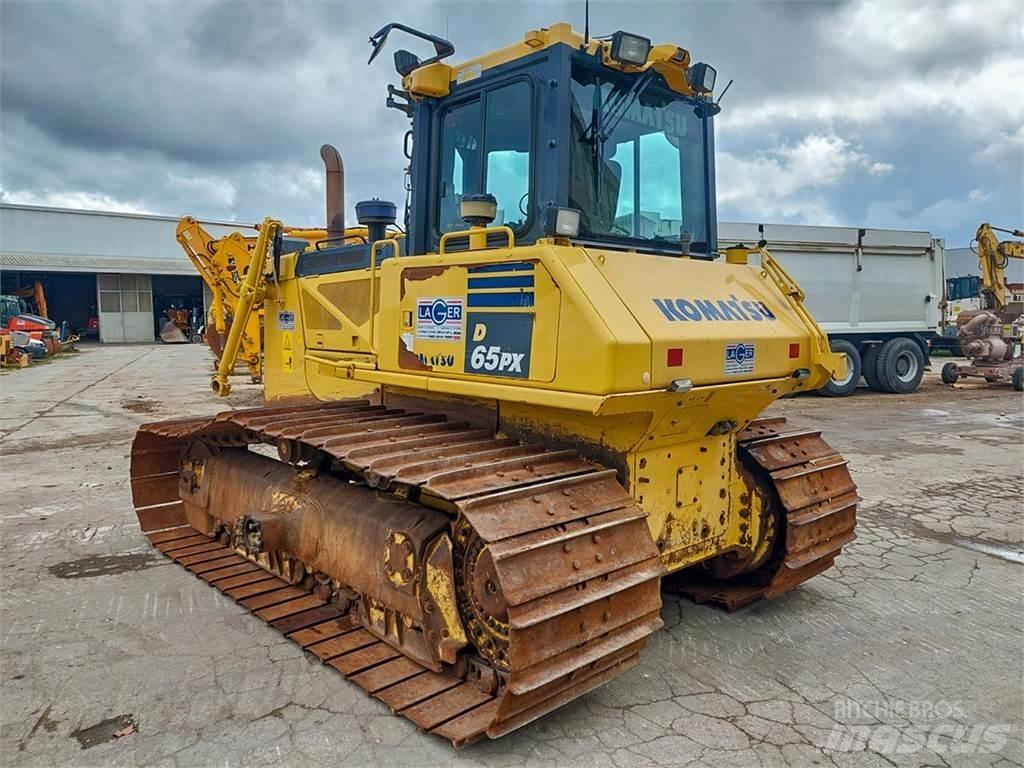 Komatsu D65PX-17 بلدوزرات مجنزرة