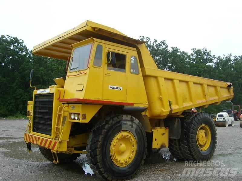Komatsu HD325-5 عربات نقل قلابة للمواقع