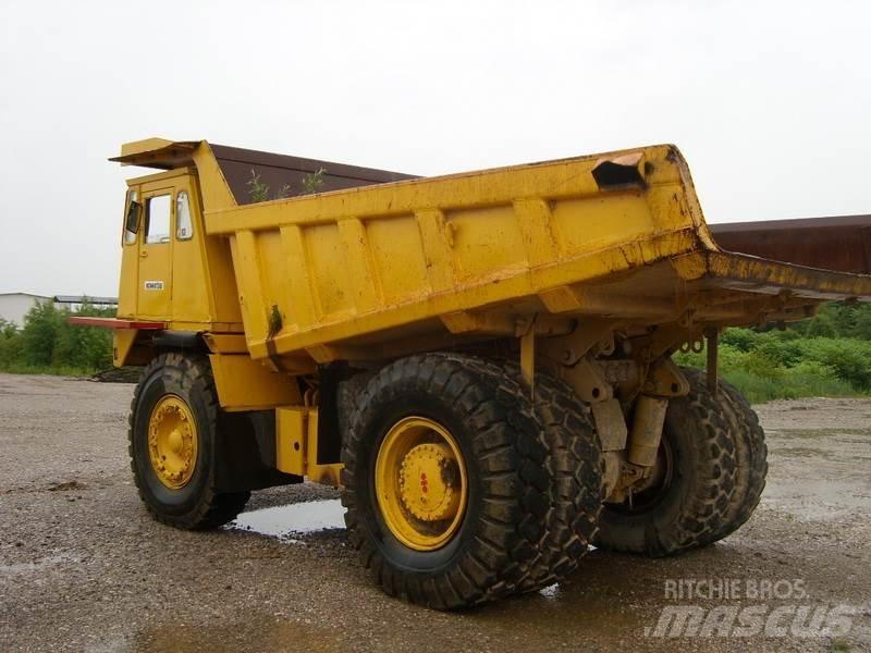 Komatsu HD325-5 عربات نقل قلابة للمواقع