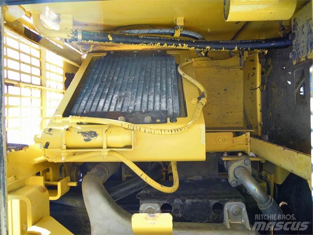 Komatsu PC340NLC-6K حفارات زحافة