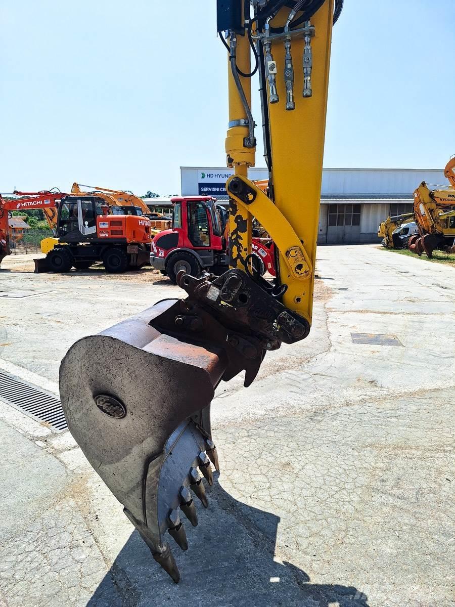 Komatsu PW118MR-8 حفارات بعجل