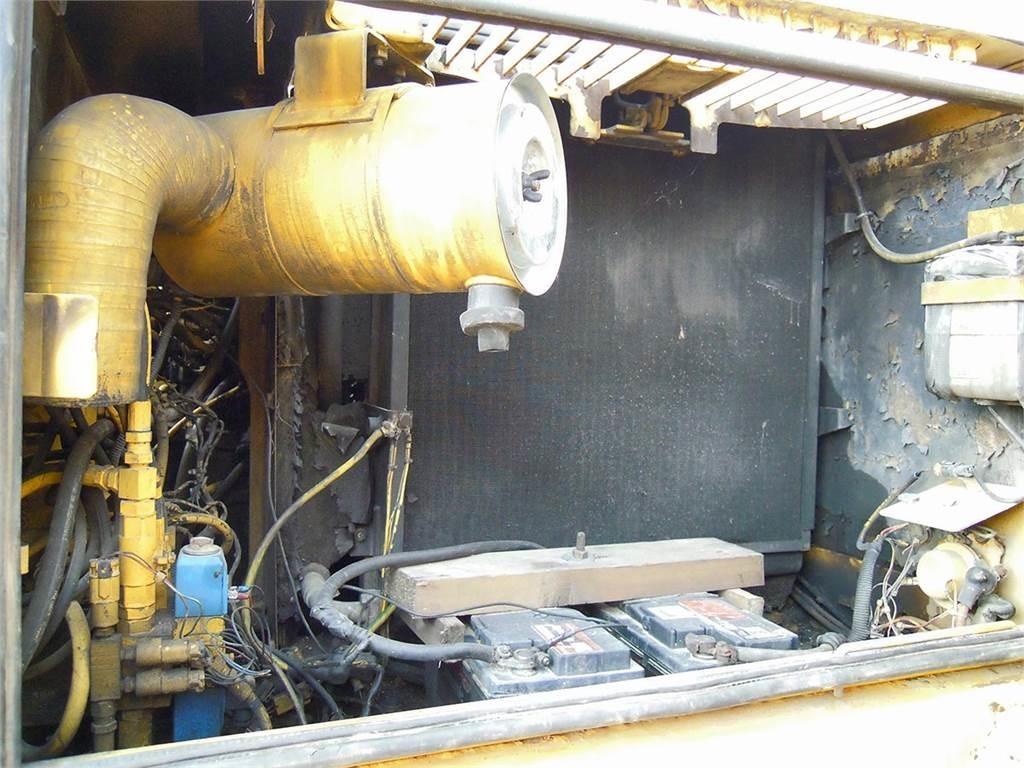 Komatsu PW170ES-6K حفارات بعجل