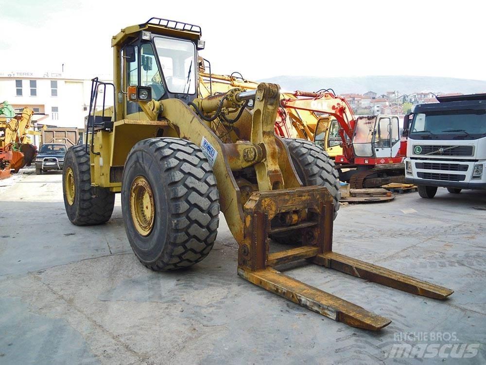 Komatsu WA500-1 لوادر بعجل