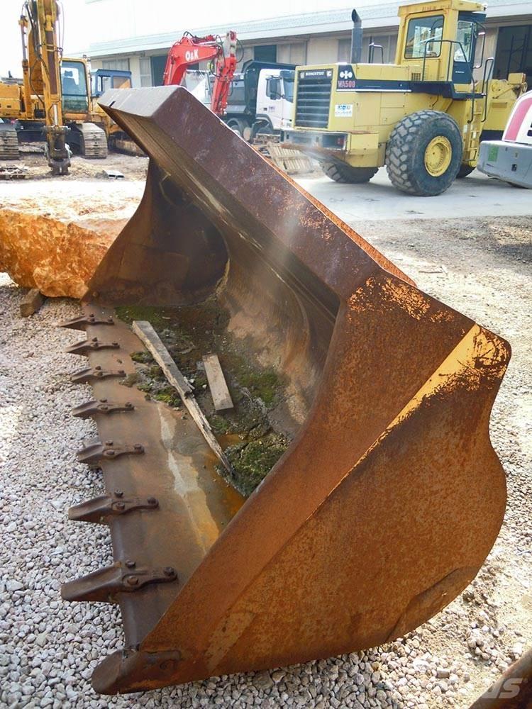 Komatsu WA500-1 لوادر بعجل
