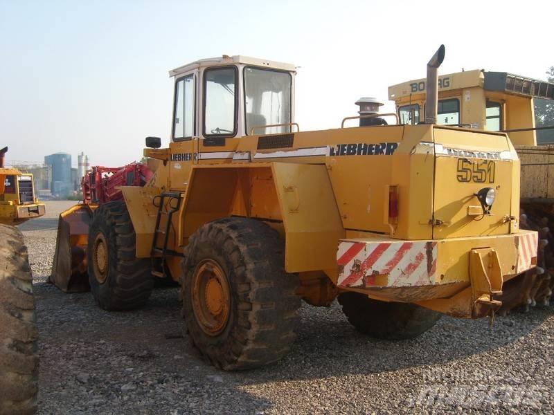 Liebherr L 551 لوادر بعجل