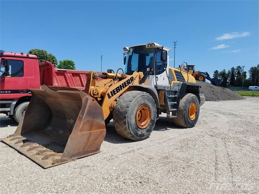 Liebherr L566 لوادر بعجل