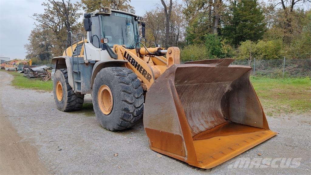 Liebherr L576 لوادر بعجل