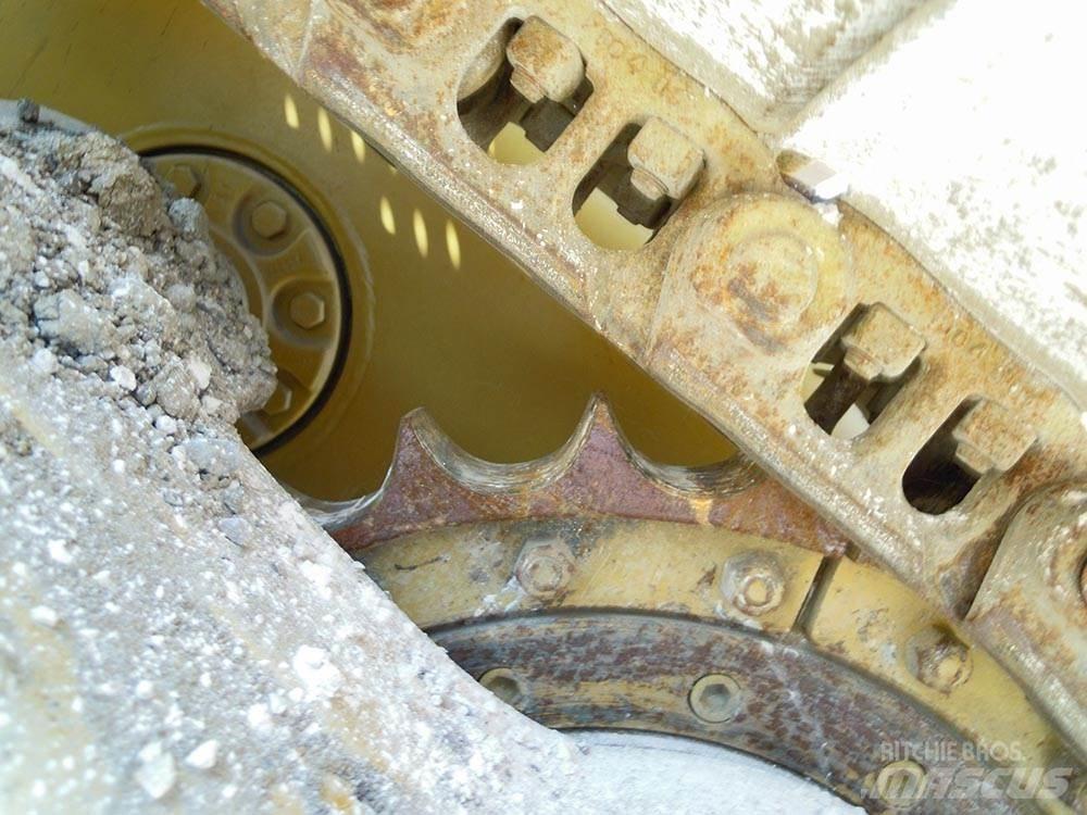 Liebherr PR 712M بلدوزرات مجنزرة
