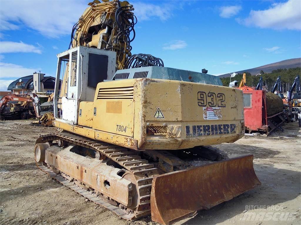 Liebherr R932 T حفارات زحافة