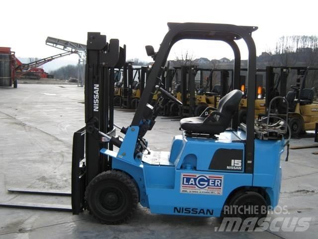 Nissan PJ01A15 شاحنات LPG