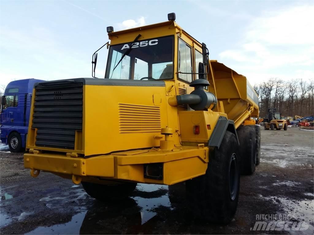 Volvo A25 ساحبات مفصلية