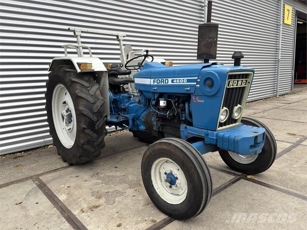 Ford 4600 الجرارات
