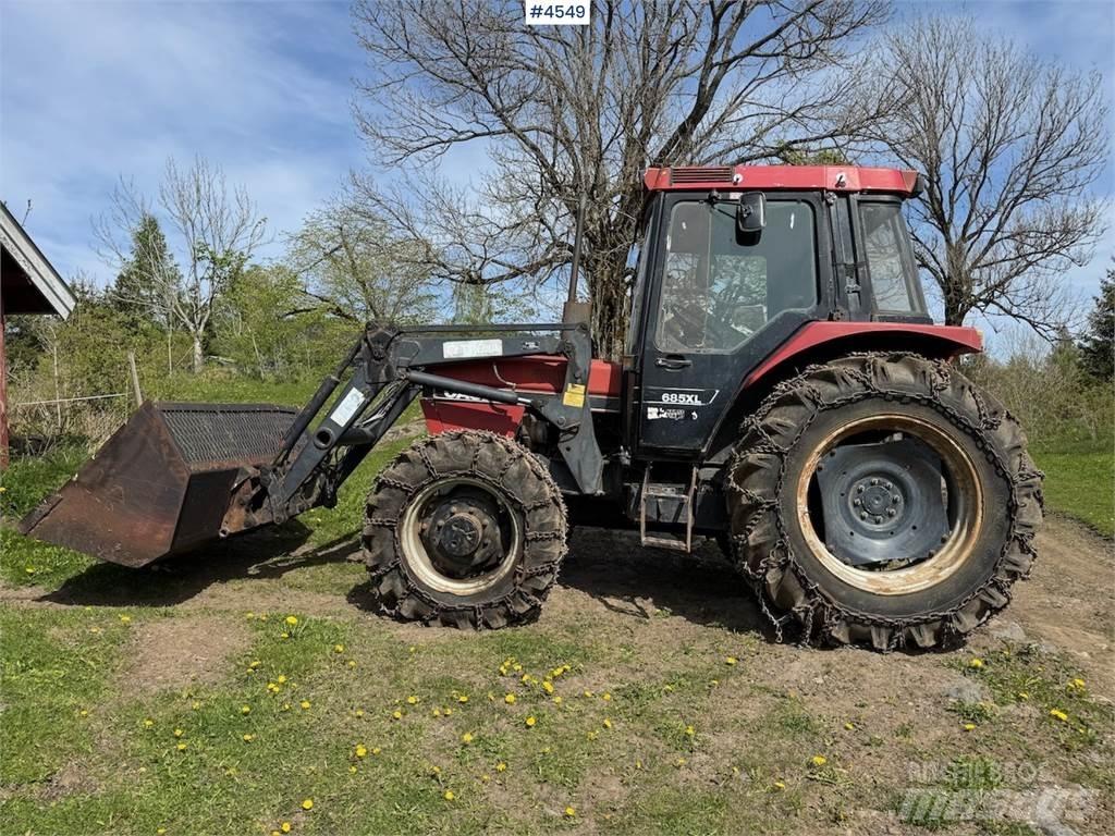 CASE 685 XL الجرارات