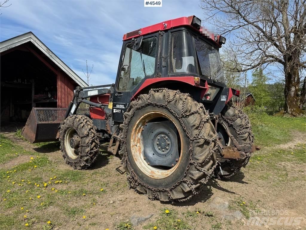 CASE 685 XL الجرارات