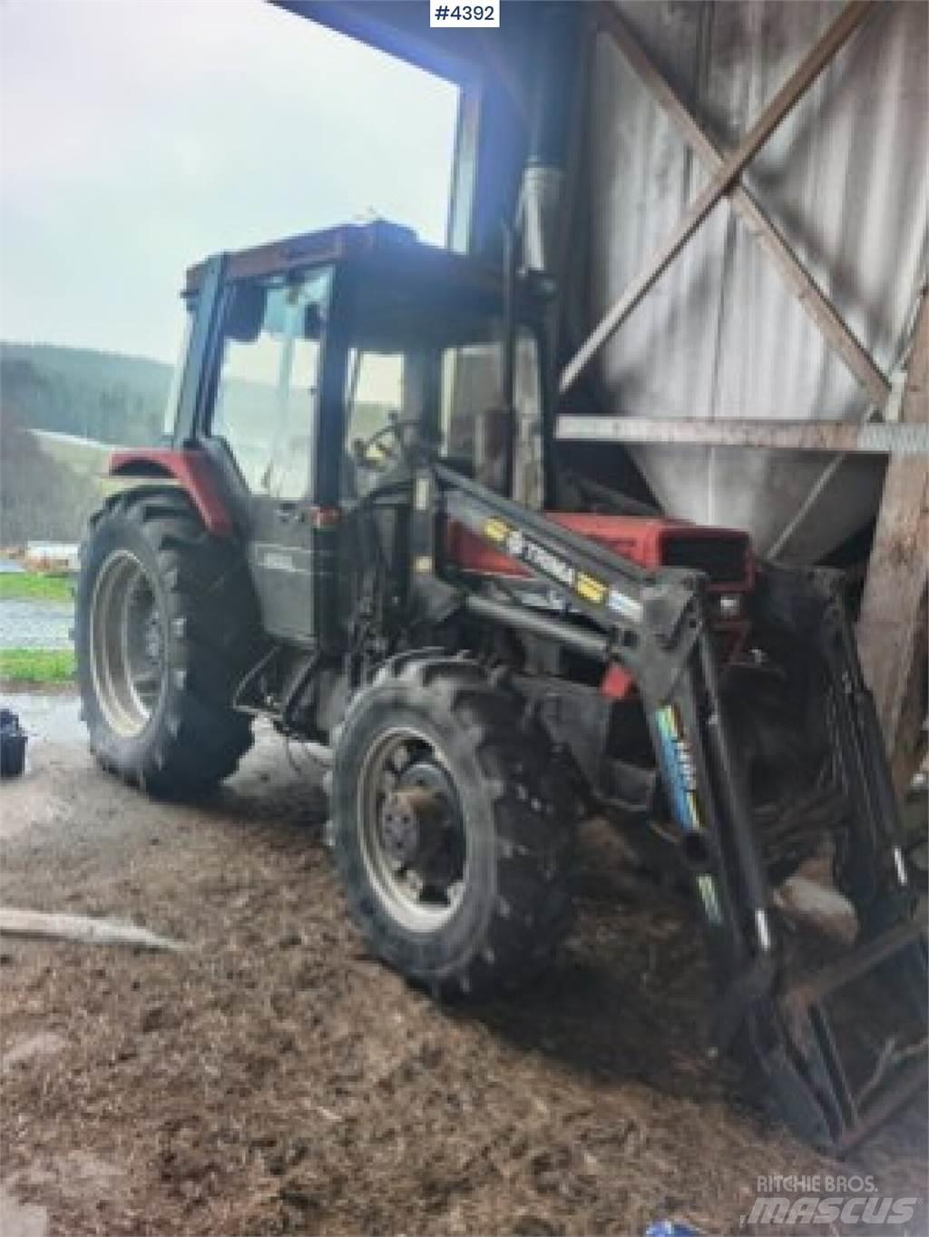 CASE 885XL الجرارات