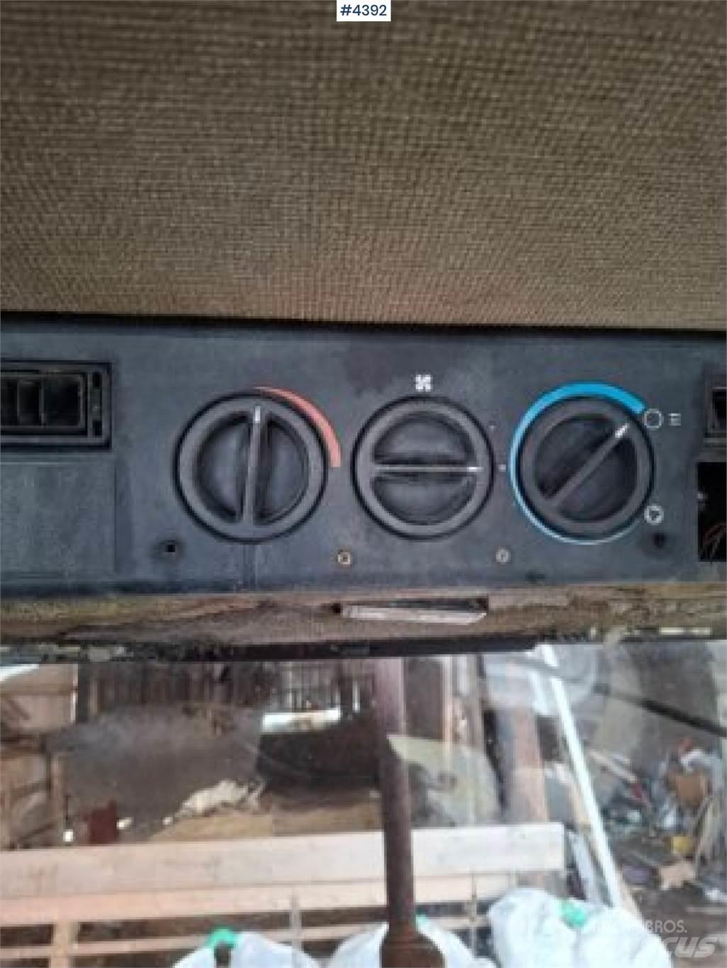 CASE 885XL الجرارات