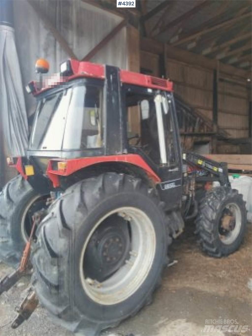 CASE 885XL الجرارات