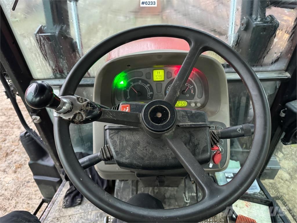 Case IH JXU 95 الجرارات