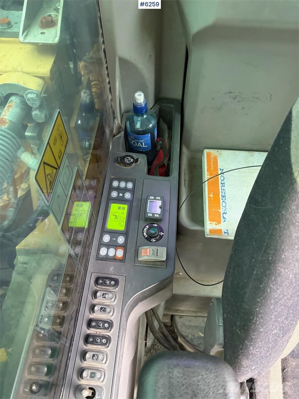 CAT 324 E حفارات زحافة