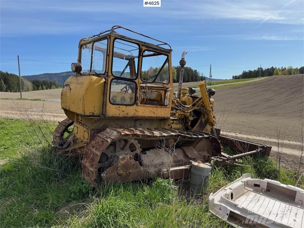 CAT D4C الجرارات