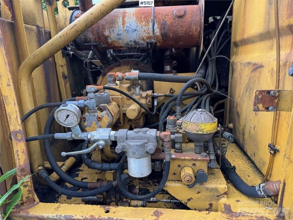 CAT E70B حفارات زحافة