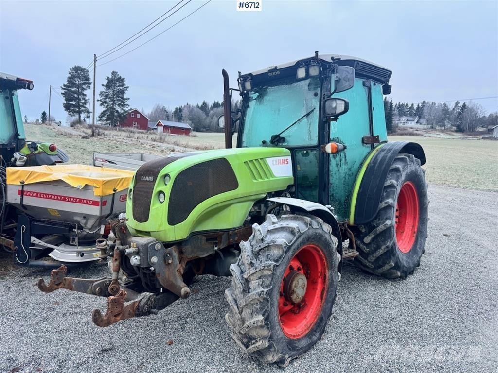 CLAAS 220 الجرارات
