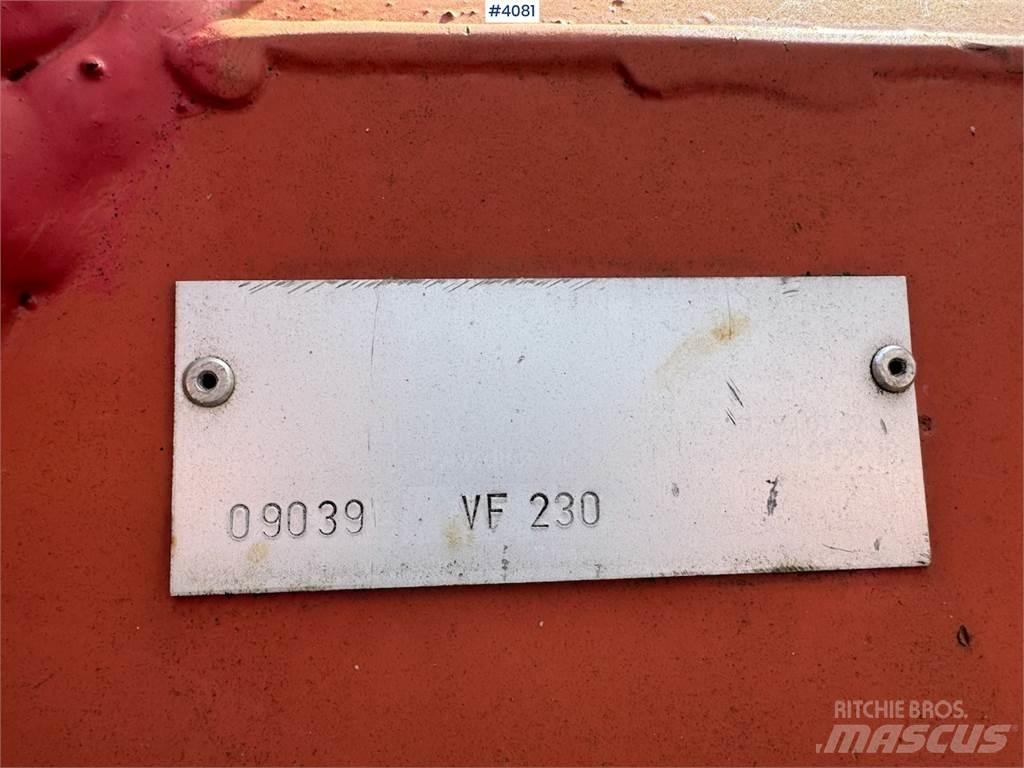 Duun VF 230 ماكينات الطرق والجليد الأخرى