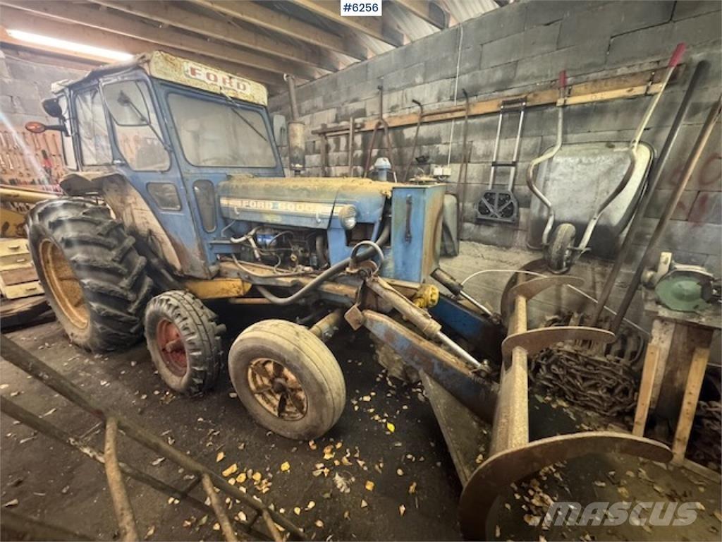 Ford 5000 الجرارات