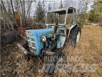 Ford Super Dexta الجرارات