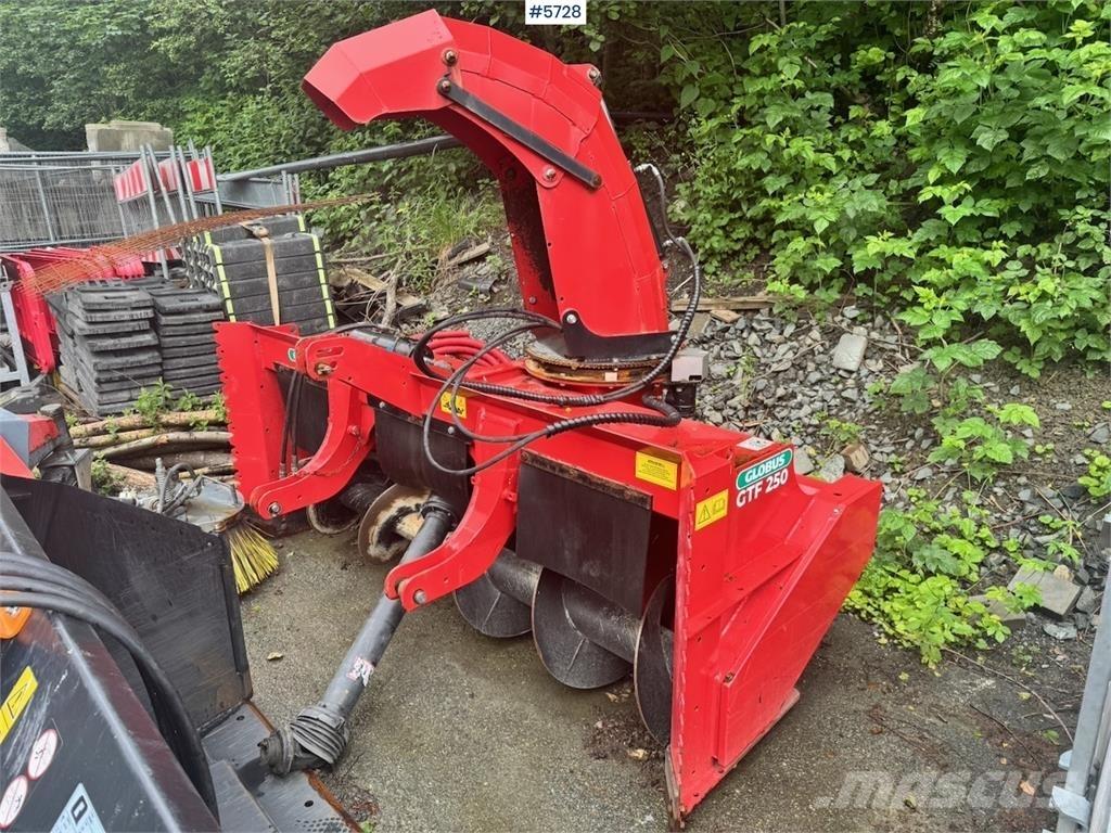 Globus GTF 250-19 حراثات ونصول الجليد
