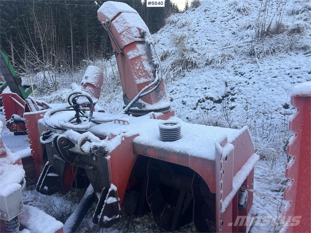 Globus snøfres حراثات ونصول الجليد