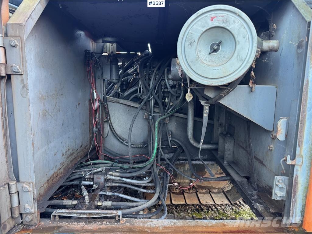 Hitachi EX 200-2. حفارات زحافة