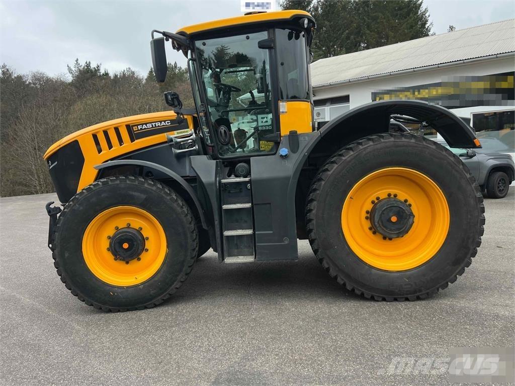 JCB Fastrac 8330 الجرارات