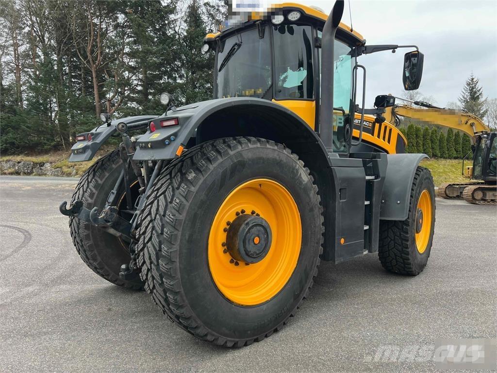 JCB Fastrac 8330 الجرارات