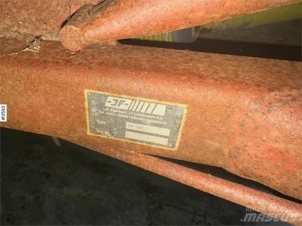 JF CR 320 معدات أخرى للحصاد