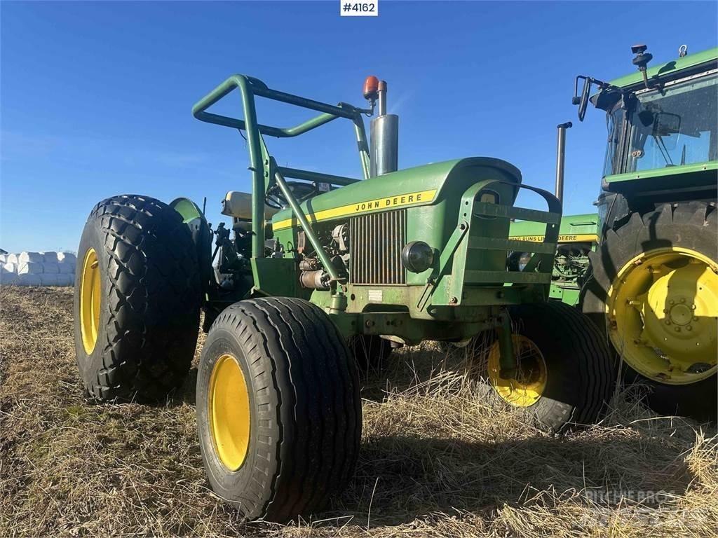 John Deere 1020 الجرارات