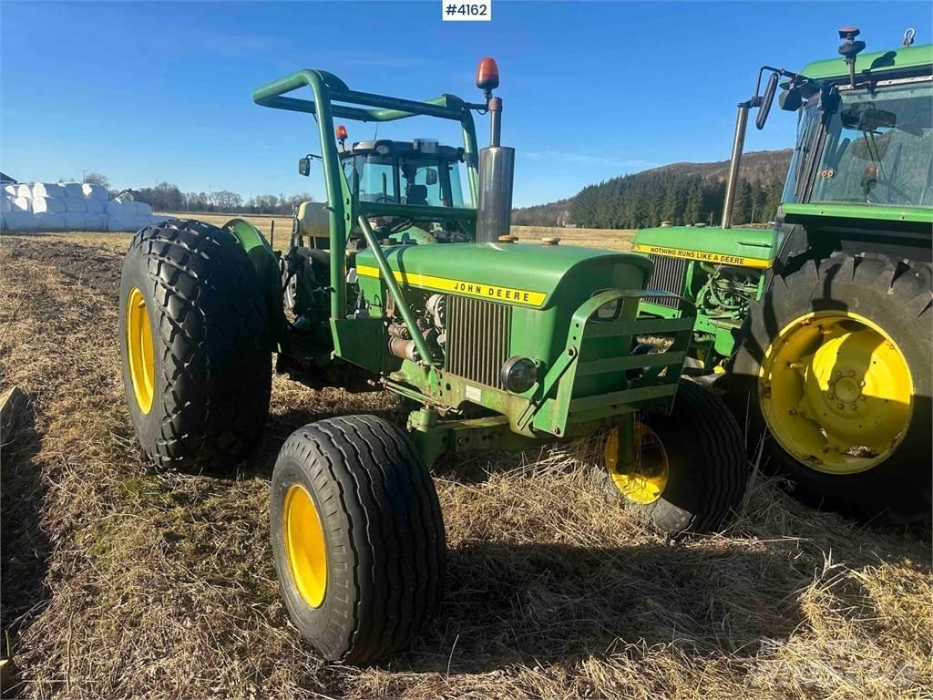 John Deere 1020 الجرارات